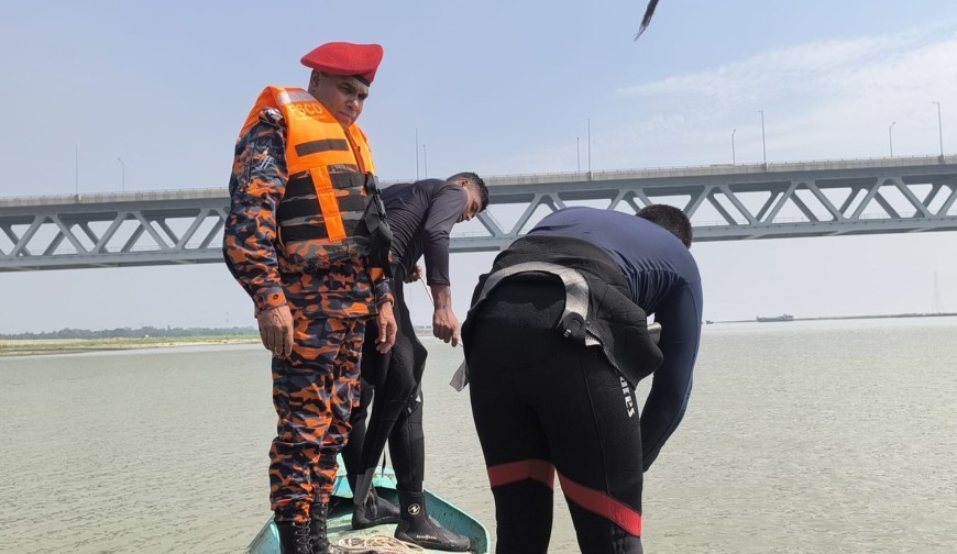 পদ্মা নদীতে নিখোঁজ দুজনের একজনের মরদেহ উদ্ধার, অভিযান অব্যাহত