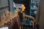 টঙ্গীবাড়ীতে ২৪ ঘণ্টার ব্যবধানে একই গ্রামে ৩ বাড়িতে চুরি, লুট ২ লাখ টাকা ও স্বর্ণালংকার